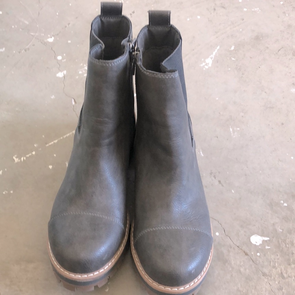 Grey boots